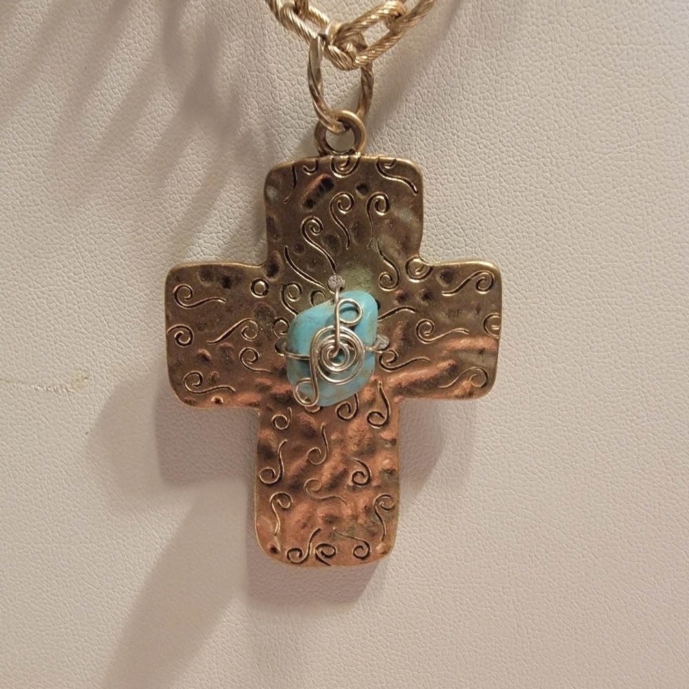 Matte Goldtone Cut Link Chain Necklace with Cross Pendent - Picture 5 of 5